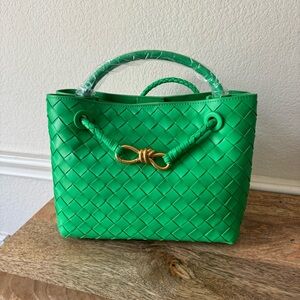 *READ LEATHER INSIDE & OUT | Racing Green Woven Intrecciato Knot Tote Bag S15